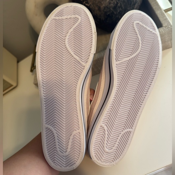 Nike - Picture 3 of 3